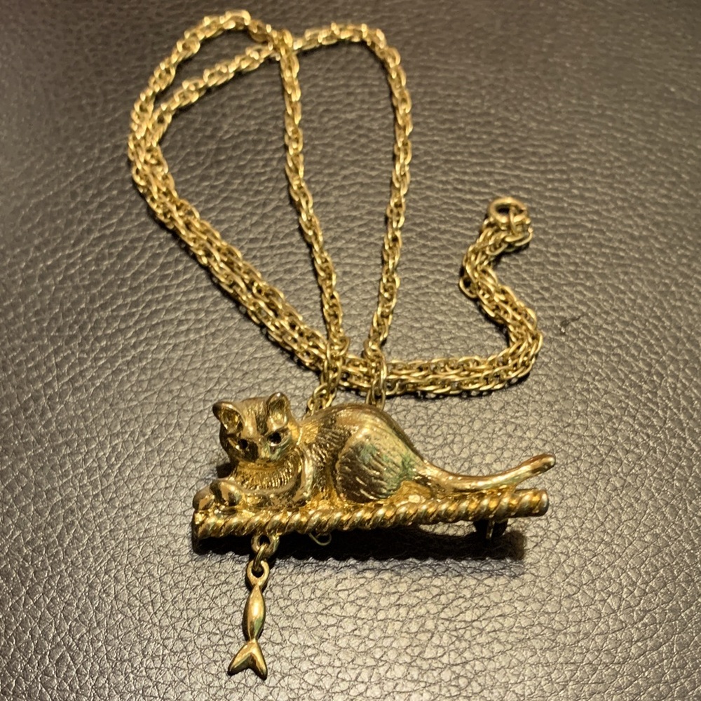 Vintage Gold tone Cat and fish brooch pendant Necklace